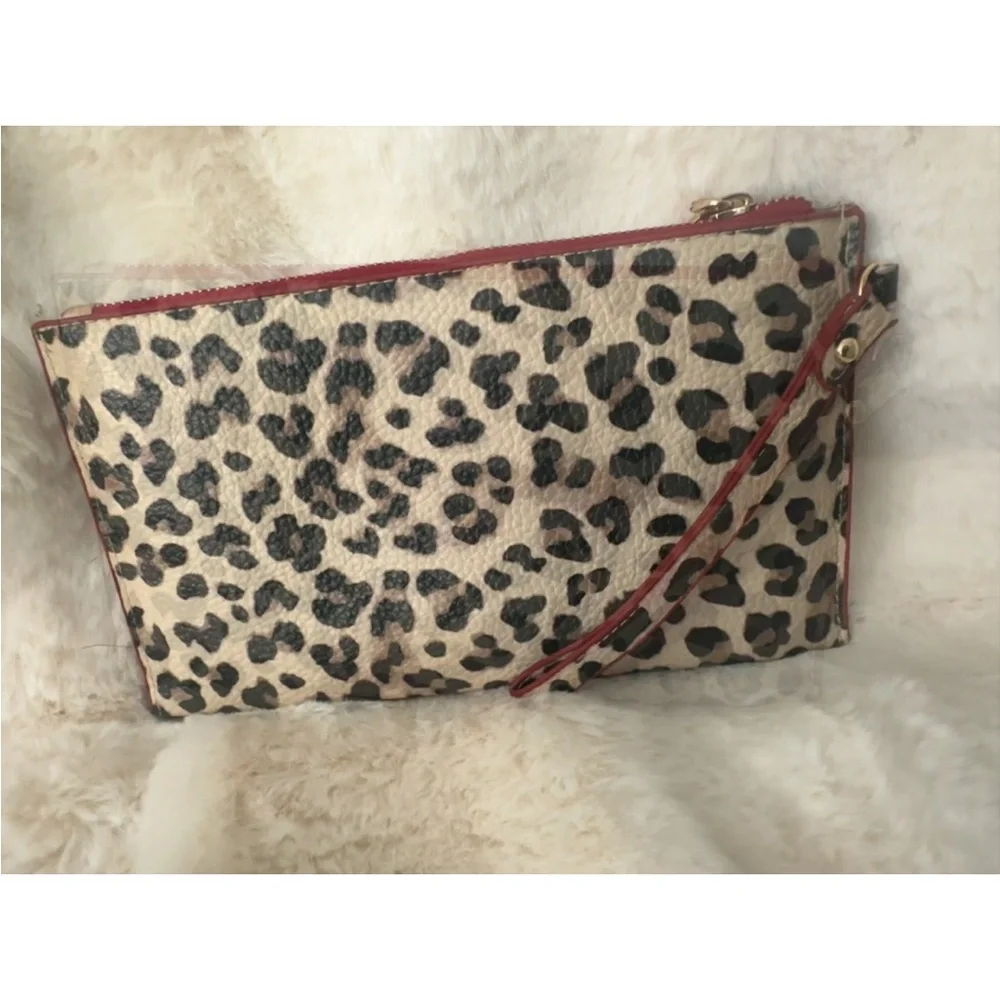 NEW- VEGAN LEOPARD PRINT & LIPSTICK RED TRIMMED CLUTCH WRISTLET
